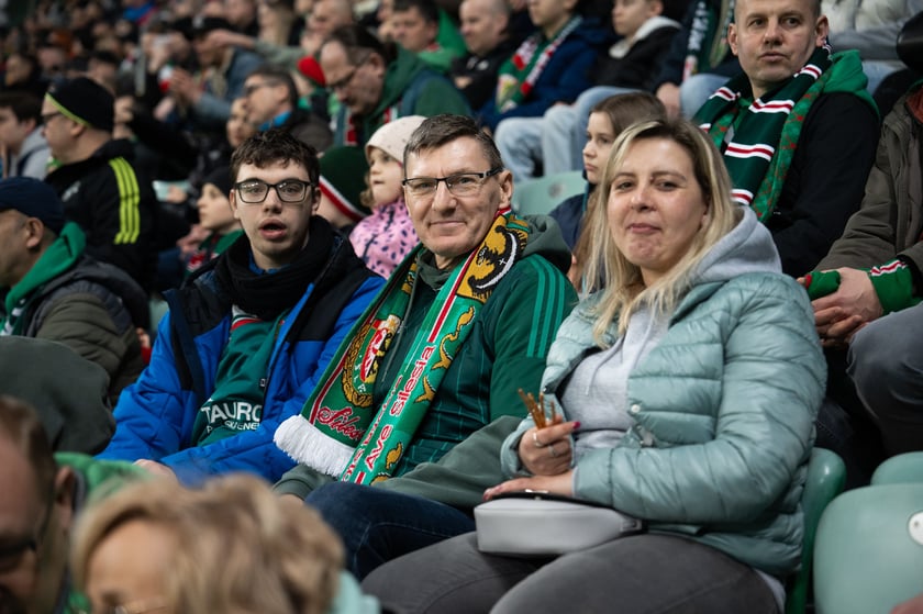 Kibice na meczu Śląska z Widzewem (2 marca 2024) na Tarczyński Arenie